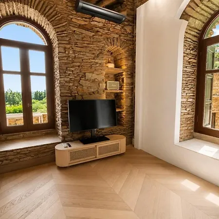 Villa Touchstone - Private Pool, Mountain Views & Luxury Architecture